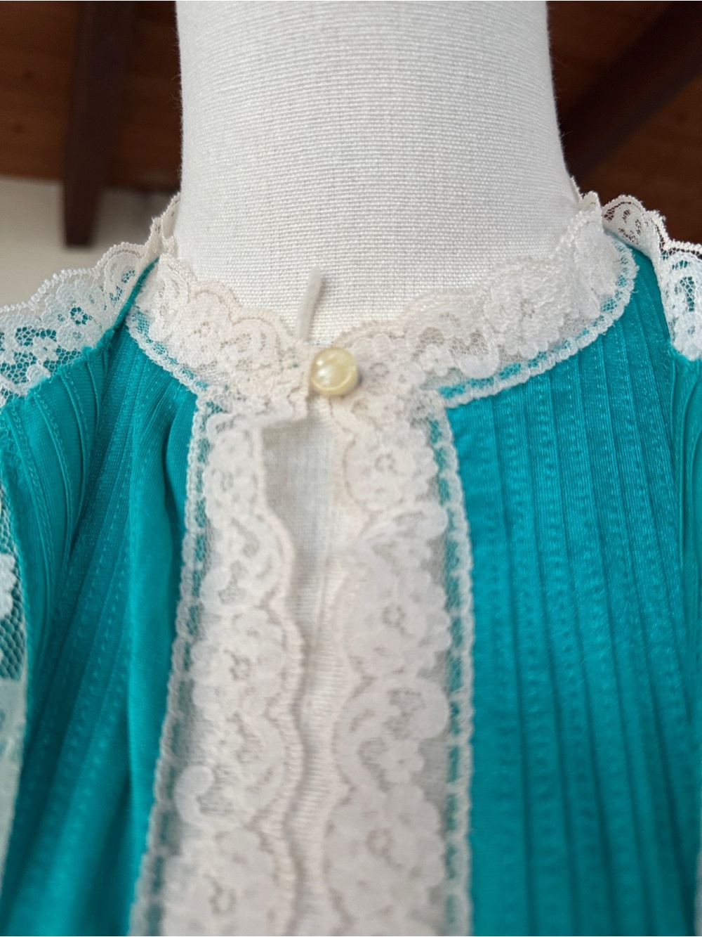 Vintage JC Penney Teal Aqua Nylon Satin Peignoir Set with Cream Lace Trim - Picture 14 of 16